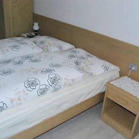 Chalet Al Hotel apartamentowy Alleghe